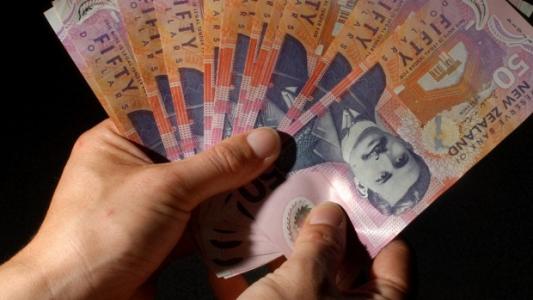 英国央行8月加息预期升温? MPC鹰派人士演讲揭露谜底!