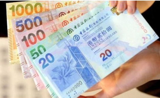 在岸人民币跌近400点 离岸跌穿6.54创五个月新低