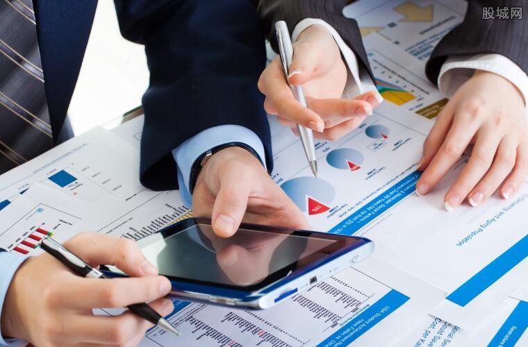 特朗普炮轰辉瑞等提高药价:占穷人便宜良心不痛吗?